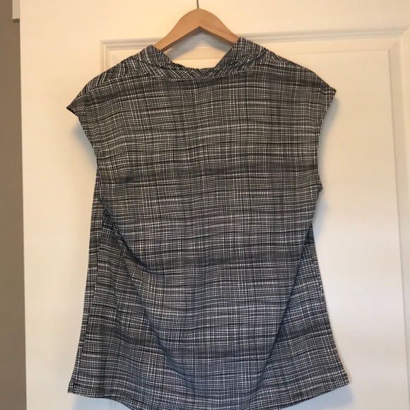 Sleeveless Alfred Sung Blouse - Picture 3 of 3